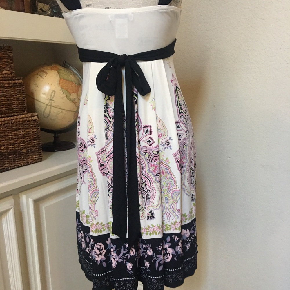 Trixxi Dress - Picture 3 of 16